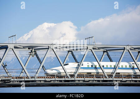 Shinkansen et Fuji Mountain Banque D'Images