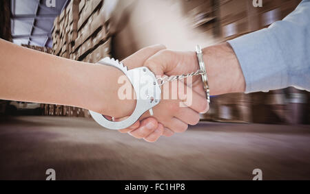 Image composite de menotté business people shaking hands Banque D'Images