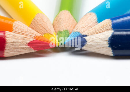 Crayons de couleur arc-en-ciel Banque D'Images