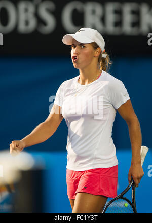 Melbourne, Australie. 20 Jan, 2016. Yulia Putintseva du Kazakhstan réagit au cours du deuxième tour du simple dames contre la Chine Wenhao Business Han à l'Australian Open Tennis Championships à Melbourne, Australie, le 20 janvier 2016. Yulia Putintseva a gagné 2-0. Credit : Bai Xue/Xinhua/Alamy Live News Banque D'Images