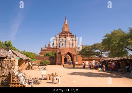 Échoppes touristiques Paya Sulamani, l'un des nombreux temples de Bagan, Myanmar Banque D'Images