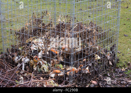 Profil de composter les déchets de cuisine et de jardin Banque D'Images