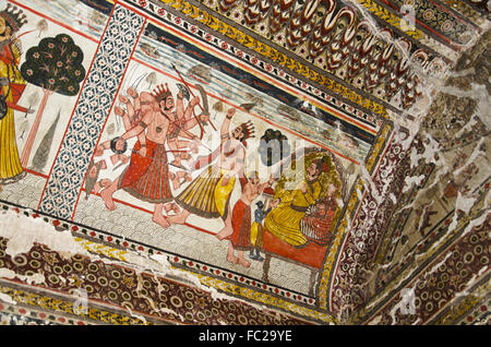 Peintures mythologiques sur le plafond de Raj Mahal. Orchha Palace (Fort) complexe. Orchha. Le Madhya Pradesh. L'Inde Banque D'Images