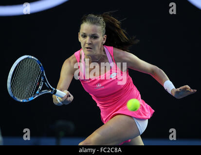 Melbourne, Australie. 20 Jan, 2016. Agnieszka Radwanska de Pologne renvoie la balle contre Eugenie Bouchard du Canada au cours de ses dames en deuxième tour à l'Australian Open Tennis Championships à Melbourne, Australie, le 20 janvier 2016. Radwanska a gagné 2-0. Credit : Xu Yanyan/Xinhua/Alamy Live News Banque D'Images