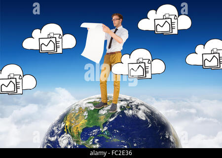 Image composite de geeky businessman reading grande page Banque D'Images