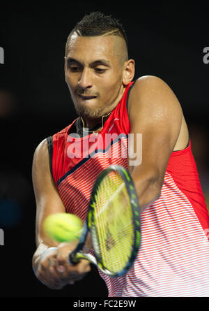 Melbourne, Australie. 20 Jan, 2016. Nick Kyrgios d'Australie renvoie la balle à Pablo Cuevas de l'Uruguay au cours de son masculin deuxième tour à l'Australian Open Tennis Championships à Melbourne, Australie, le 20 janvier 2016. Kyrgios gagné 3-0. © Bai Xue/Xinhua/Alamy Live News Banque D'Images