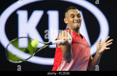 Melbourne, Australie. 20 Jan, 2016. Nick Kyrgios d'Australie renvoie la balle à Pablo Cuevas de l'Uruguay au cours de son masculin deuxième tour à l'Australian Open Tennis Championships à Melbourne, Australie, le 20 janvier 2016. Kyrgios gagné 3-0. © Bai Xue/Xinhua/Alamy Live News Banque D'Images