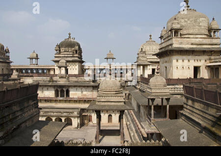 Vue de l'intérieur de Jahangir Palace. Orchha Palace (Fort) complexe. Orchha. Le Madhya Pradesh. L'Inde Banque D'Images