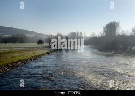 Le mardi 19 janvier 2016 Photo stock générique de la rivière Usk Abergavenny Wales UK Banque D'Images