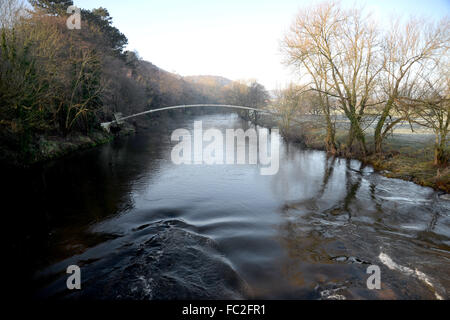 Le mardi 19 janvier 2016 Photo stock générique de la rivière Usk Abergavenny Wales UK Banque D'Images