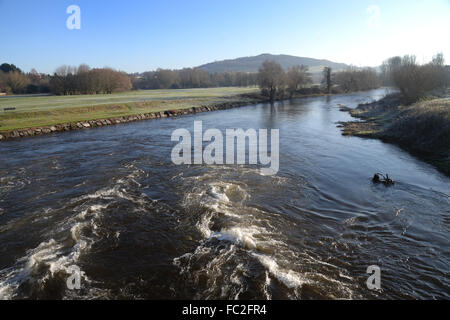 Le mardi 19 janvier 2016 Photo stock générique de la rivière Usk Abergavenny Wales UK Banque D'Images