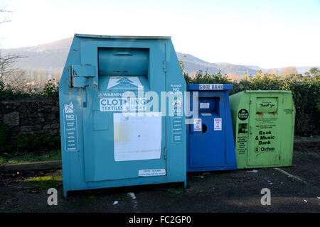 Le mardi 19 janvier 2016 Photo stock générique des boîtes de recyclage à Abergavenny Wales UK Banque D'Images