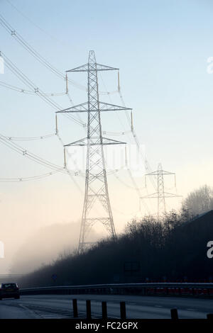 Le mardi 19 janvier 2016 Photo stock générique de pylônes près de Abergavenny Wales UK Banque D'Images