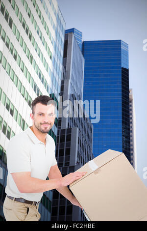 Image composite de livraison man pushing trolley de boîtes Banque D'Images