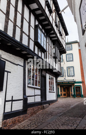 La rue du poisson, à Shrewsbury, menant à l'Hôtel Prince Rupert bouchers en rangée, Shrewsbury, Shropshire, England, UK Banque D'Images