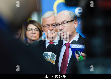 Strasbourg, Bxl, France. 20 Jan, 2016. Membre du Parlement européen (MPE) Janusz Lewandowski tient une conférence de presse au siège du Parlement européen à Strasbourg, France le 20.01.2016 par Wiktor Dabkowski Wiktor Dabkowski/crédit : ZUMA Wire/Alamy Live News Banque D'Images