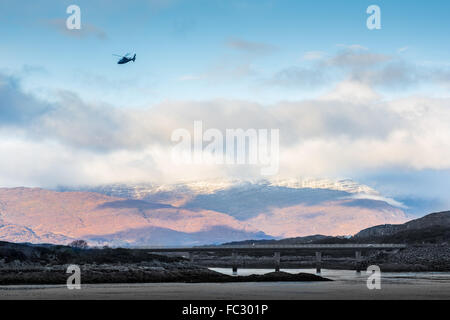 Skye pont reliant l'île de Skye avec le continent écossais. Banque D'Images