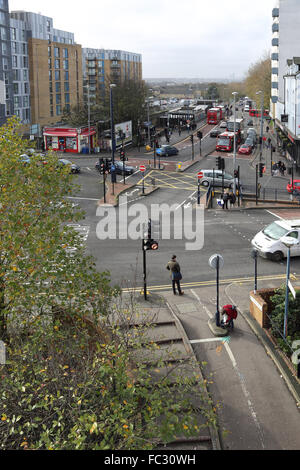 Vue de haut niveau de l'intersection entre la rue houe et Selbourne Road à Walthamstow Central au nord-est de Londres, UK Banque D'Images