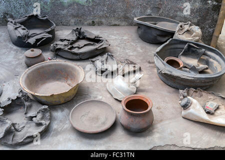 Le volcan indonésien Merapi enveloppe les villages voisins en cendres. Java, Indonésie. Banque D'Images