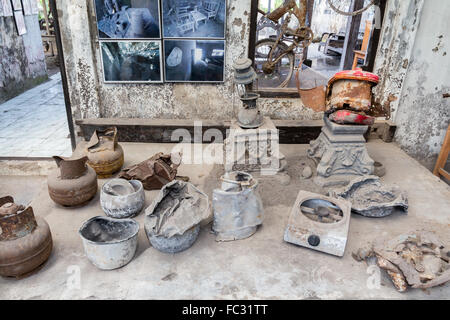 Le volcan indonésien Merapi enveloppe les villages voisins en cendres. Java, Indonésie. Banque D'Images