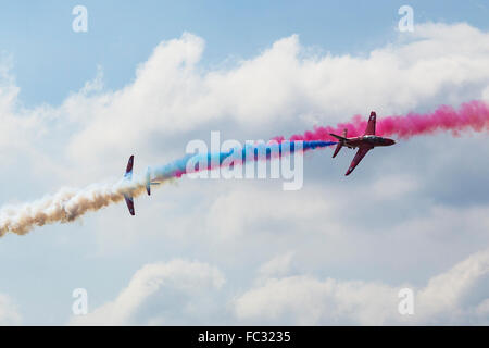 RAF Des flèches rouges sur BAE Hawk T1, formateurs de Farnborough, l'aéroport de Farnborough, Hampshire, Angleterre au Mont Rushmore Banque D'Images