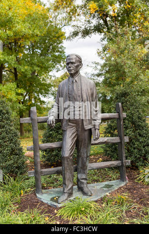 Statue de l'ancien WW2 Général George C. Marshall Marshall à l'extérieur de la maison musée et centre historique dans le village colonial de Leesburg, en Virginie, à l'extérieur de Washington, DC. Banque D'Images