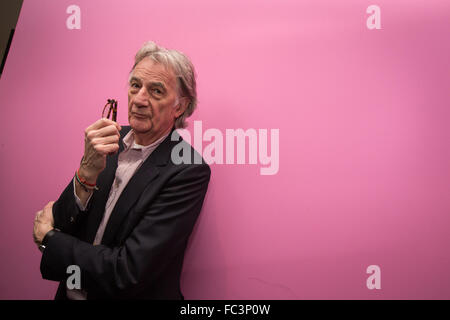 Glasgow, Ecosse, Royaume-Uni. Le 20 janvier, 2016. Designer de renommée mondiale, Paul Smith ouvre le 'Bonjour, Mon nom est Paul Smith", exposition au phare, à Glasgow, Ecosse, le 20 janvier 2016. L'exposition, l'élaboration de la carrière de Paul Smith et des archives et collections, s'exécute au phare, Scotland's Centre for Design et l'architecture, du 21 janvier jusqu'au 20 mars 2016. L'exposition vous invite dans le monde de Paul Smith, un monde de la mode, la création, l'inspiration, la collaboration, l'esprit et la beauté. Crédit : Jeremy sutton-hibbert/Alamy Live News Banque D'Images