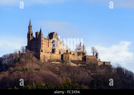 La vue panoramique sur le Château de Hohenzollern, l'Allemagne, la résidence de l'ancienne famille royale de l'Empire allemand Banque D'Images