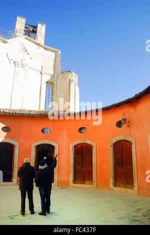 Sulmona, Abruzzes, Italie. Église de San Francesco della Scarpa. Banque D'Images