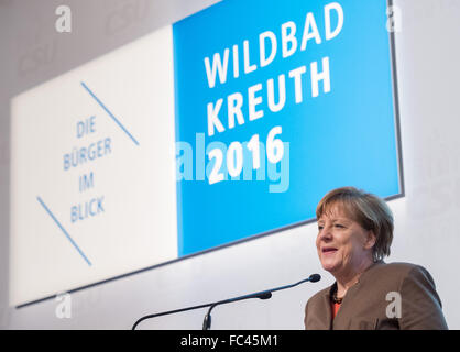 Kreuth, Allemagne. 20 Jan, 2016. La chancelière allemande, Angela Merkel (CDU) s'exprimant dans le bâtiment des conférences CSU dans Kreuth, Allemagne, 20 janvier 2016. La CSU) Union Socialiste retreat conférence a lieu du 18 au 21 janvier 2016 à la Fondation Hanns Seidel education centre de Kreuth. Photo : PETER KNEFFEL/dpa/Alamy Live News Banque D'Images