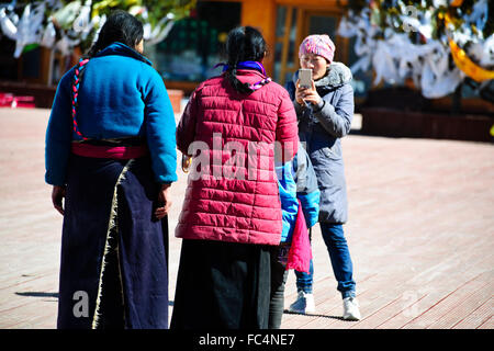 Feilal,Glacier Mingyong Temple Meili Snow Mountain Range,Pic Kawagebo saint vénéré par les Tibétains, Yunnan Province, China PRC Banque D'Images