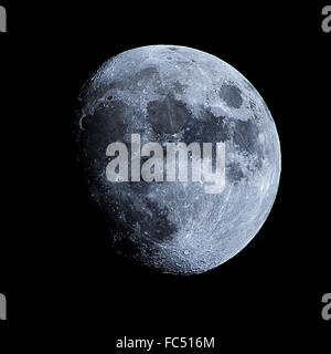 Lune gibbeuse Belfast 20 janvier Trois Trimestre Crédit : Bonzo/Alamy Live News Banque D'Images