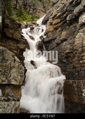 Victoria Falls dans le lac Oesa Trail, au-dessus du lac O'Hara, dans le parc national Yoho, près de Field, Colombie-Britannique, Canada Banque D'Images