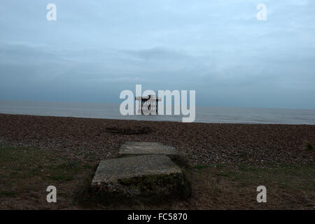 La centrale nucléaire de Sizewell, d'admission d'eau de mer, Suffolk, UK. Banque D'Images