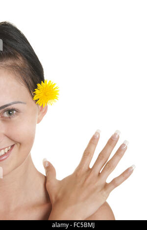 Jeune femme avec fleur jaune Banque D'Images