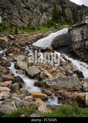 Victoria Falls dans le lac Oesa Trail, au-dessus du lac O'Hara, dans le parc national Yoho, près de Field, Colombie-Britannique, Canada Banque D'Images