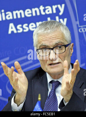 Kiev, Ukraine. 20 Jan, 2016. Rapporteur de l'Assemblée parlementaire du Conseil de l'Europe (APCE) MICHELE NICOLETTI au cours d'une conférence de presse à Kiev, Ukraine, le 20 janvier, 2016. Nicoletti est arrivé à Kiev dans le cadre de la préparation du rapport ''la corruption comme un régime de gestion - un obstacle à l'efficacité institutionnelle et le progrès''. Credit : ZUMA Press, Inc./Alamy Live News Banque D'Images