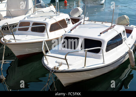 Bateaux sur la côte Adriatique à Rovinj Banque D'Images