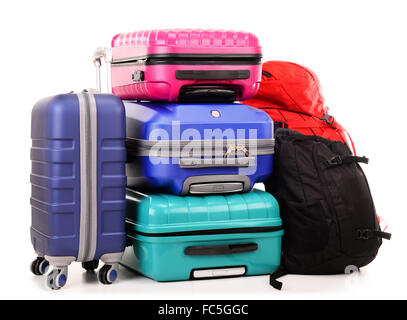 Assurance composé de grosses valises et sacs à dos isolé sur blanc. Banque D'Images