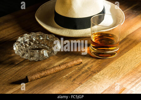 Rhum, cigares et le Panama hat Banque D'Images