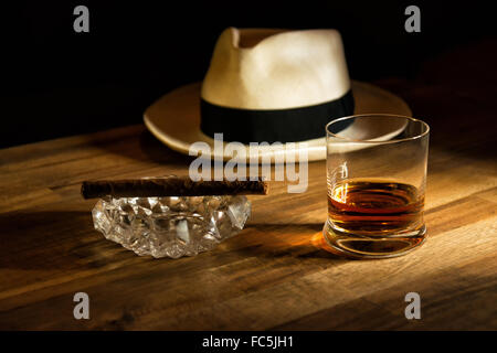 Rhum, cigares et le Panama hat Banque D'Images