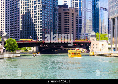 Excursions sur la rivière Chicago Banque D'Images