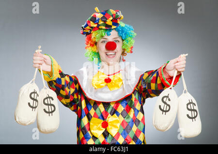 Clown avec de l'argent sac dans concept drôle Banque D'Images