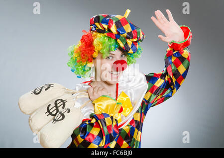 Clown avec de l'argent sac dans concept drôle Banque D'Images