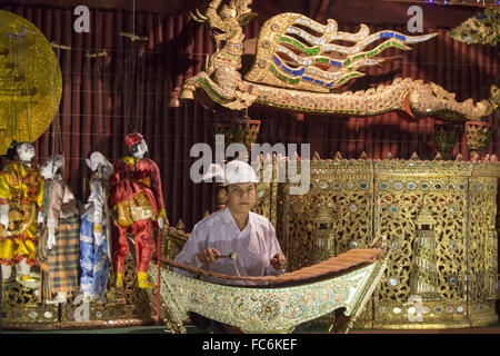 Spectacle de marionnettes MANDALAY MYANMAR ASIE Banque D'Images