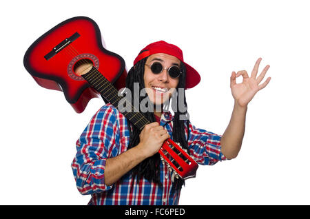 L'homme avec des dreadlocks holding guitar isolated on white Banque D'Images