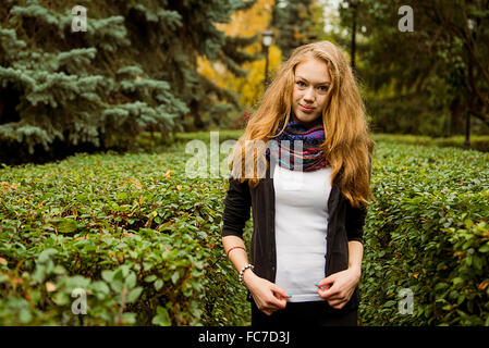 Caucasian woman standing in garden Banque D'Images