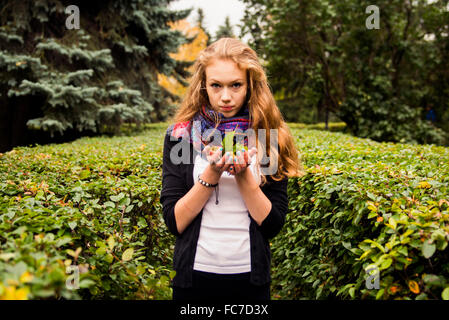 Caucasian woman standing in garden Banque D'Images