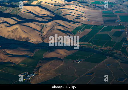 Vue aérienne de hills in rural landscape Banque D'Images