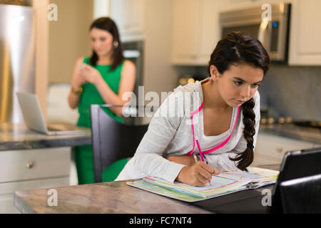 Mixed Race girl doing homework Banque D'Images